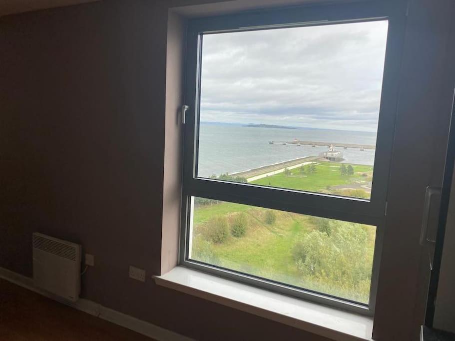 Modern 2 Bed Apartment With Stunning Seaside View Edinburgh Bagian luar foto