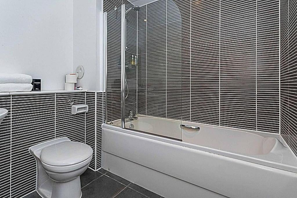 Modern 2 Bed Apartment With Stunning Seaside View Edinburgh Bagian luar foto