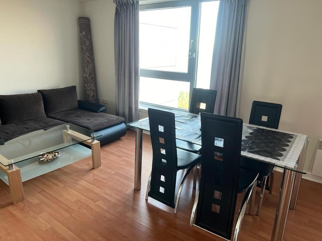 Modern 2 Bed Apartment With Stunning Seaside View Edinburgh Bagian luar foto